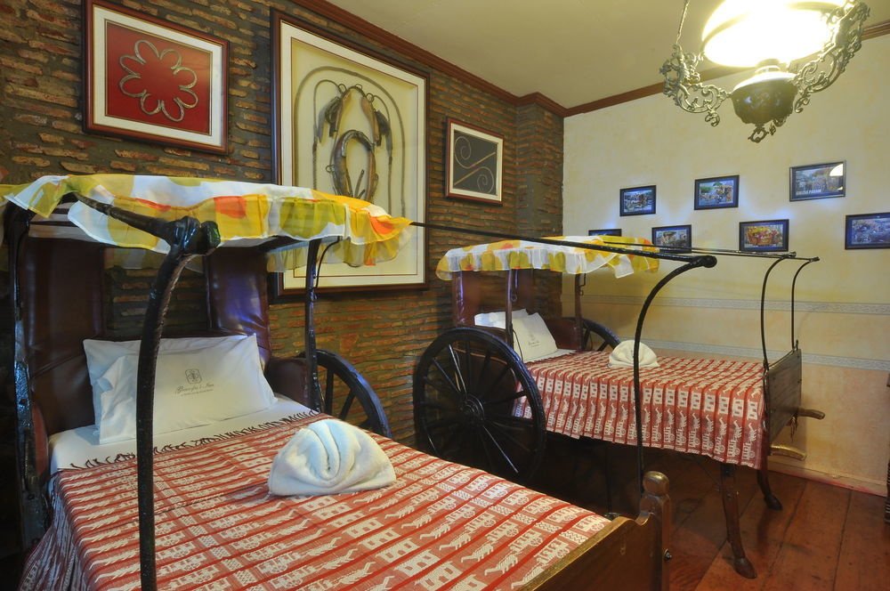 Zen Rooms Grandpa'S Inn Vigan Exterior foto